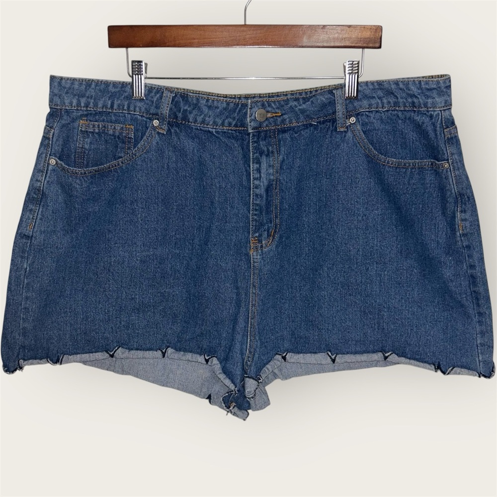 Boohoo Denim Shorts w/ Scalloped Embroidered Hem - Plus Size 18